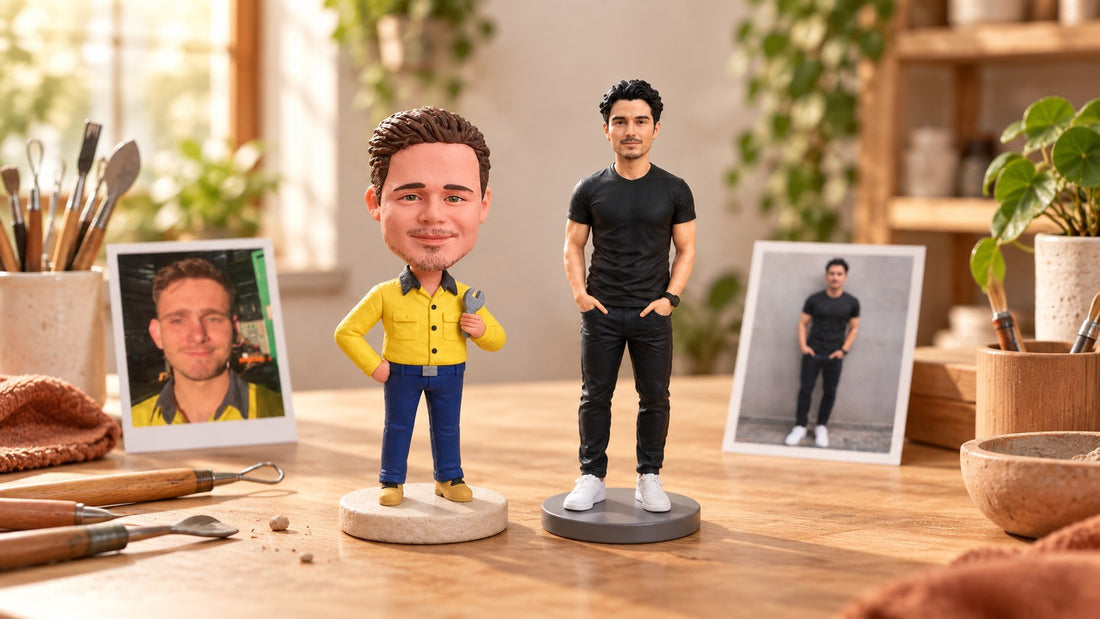 工房に並ぶ手作りのソフトクレイフィギュアとリアルな3Dプリントフィギュア