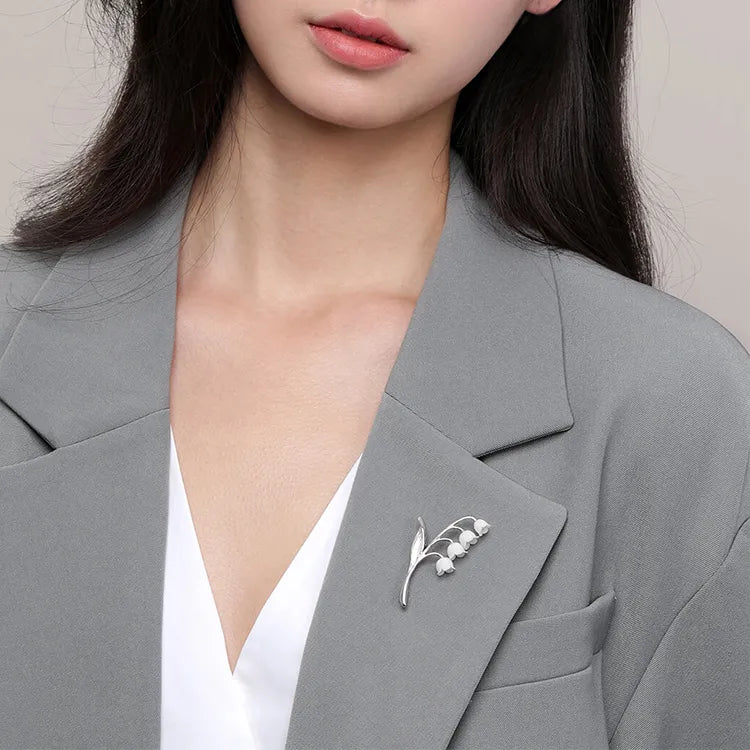 Elegant Gold Brooch-1