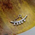 Bewegliche Schaukelpferd Brosche mit Opal oder Perle – Verspielter Statement Schmuck